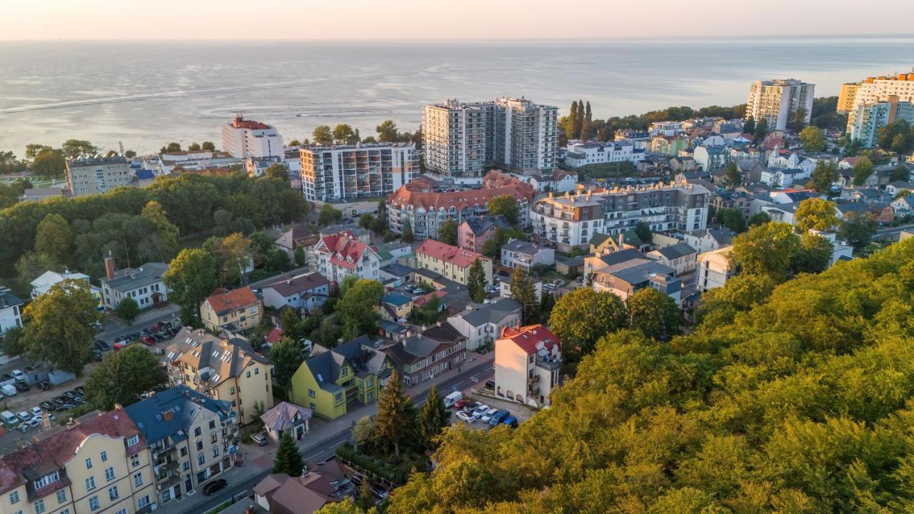 Bright & Spacious Family Apartment In Miedzyzdroje With Parking And 3 Balconies By Noclegi Renters Exterior photo